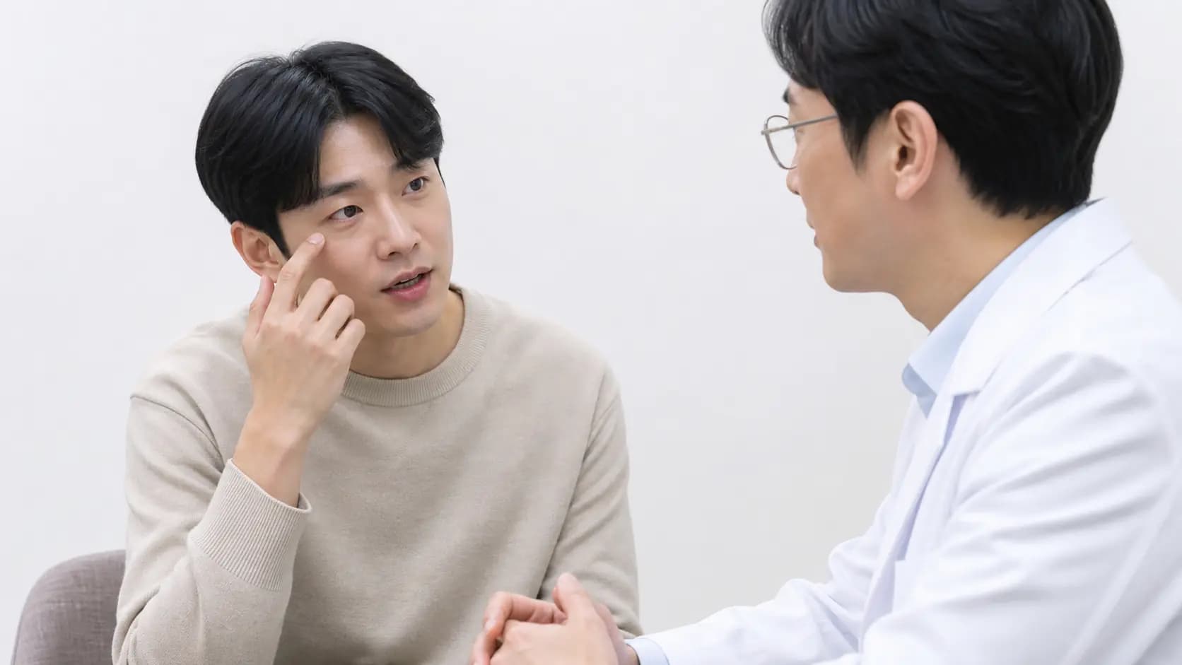 다른 사람의 후기와 자신의 조건을 구분해 상담하는 성인